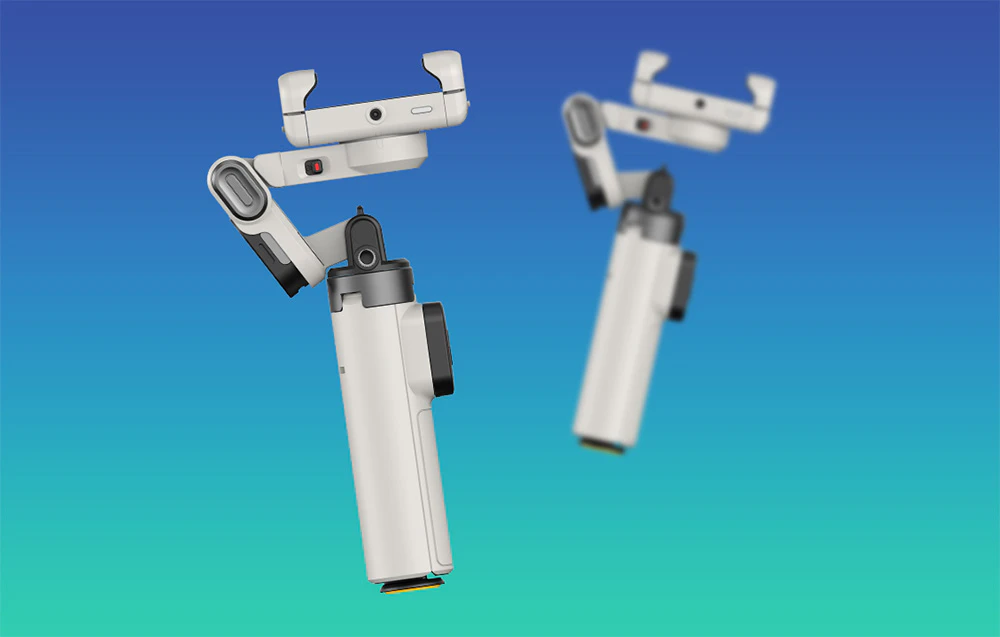 Două imagini ale unui gimbal alb fără smartphone care arată mecanismul de prindere pe un fundal albastru-turcoaz.
