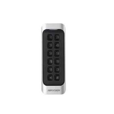 Cititor de card cu tastatura Hikvision DS-K1107AEK, citeste carduri cu frecventa de 125 KHz, distanta citire: <= 50 mm, RS-485, Wiegand (W26/W34) protocol si protocol OSDP, indicator de stare si alimentare, buzzer incorporat, tamper, alimentare 12VDC