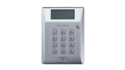 Cititor standalone cu tastatura si card proximitate Hkvision DS-K1T802E, suporta cartele EM 125Khz, capacitate 3000 carduri si 10000 evenimente, autentificare: card, card si  parola,display 128x64, Exit Button × 1, Door Sensor × 1, Doorbell × 1, E-lo