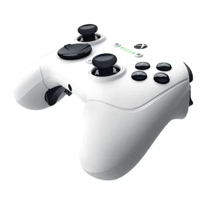 Controller Razer Wolverine V3 Pro, conectivitate Razer Hyperspeed Wireless, compatibil cu Xbox & PC, butoane de actiune mecanice Razer Mecha Tactile, butoane analogice Anti-drift Hall, durata de viata baterie pana la 20 de ore,  polling rate 1000 mhz