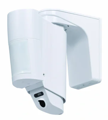 Detector dual PIR (24 x 2 m, ingust/tip cortina, 20 zone) cu camera (IR 18m, rezolutie 1080/30fps, unghi auto-configurat si aliniat pentru aria de detectie) si VCA (analiza video), de interior/exterior, IP55, conformitate cu ONVIF, posibilitate integ