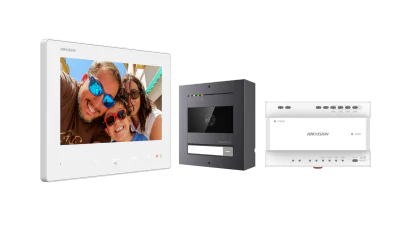 Kit videointercom IP Hikvision DS-KIS704EY/AL; kit-ul contine: 1x DS- KH7300EY-WTE2/WH, 1x DS-KD-ACW1, 1x DS-KD7003EY-IME2/AL, 1x DS- KSD7040EY, 1x 36W DIN RAIL PSU, 1x 32GB TF CARD, caracteristici post exterior: 2MP HD camera, IR, WDR, microfon incl