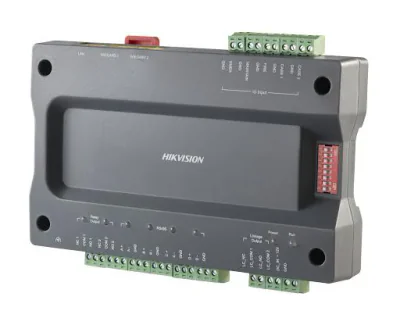 Master controler pentru lift Hikvision DS-K2210, management pana la 128 de etaje, 20000 carduri si 50000 evenimente, suporta  pana la 2 cititoare RS-485 sau 2 cititoare Wiegand, comunicare: TCP/IP si RS-485, configurare si management via web sau soft