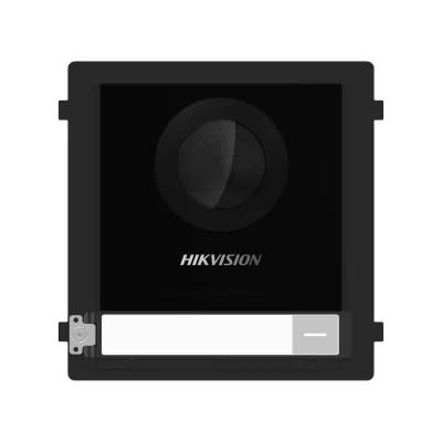 Panou videointerfon modular de exterior Hikvision DS-KD8003-IME1(B); 1 x buton apelare, camera video wide angle 180° Fish eye 2MP; permite conectarea pana la 8 submodule de extensie, conectare: TCP/IP, RTSP; customizare afisare nume; montaj aplicat s
