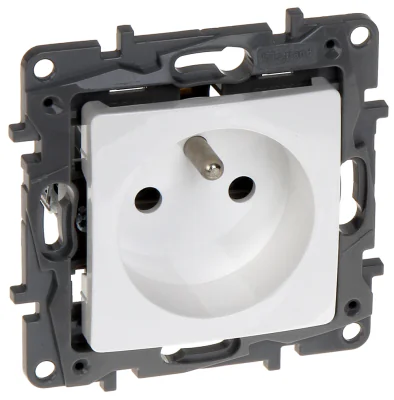 Priză simplă LEGRAND LE-764540, seria Niloe, 230 V, 16 A