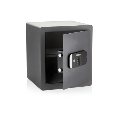 Seif de maxima securitate Yale, 400x350x340 mm, YSEM/400/EG1; Caracteristici: Ușa tăiată cu laser-întărită cu placă armată anti- forare; Mecanism deschidere ușă automat; Încuietoare motorizată cu  nivel de securitate ridicat; Blocare timp de 1min în 