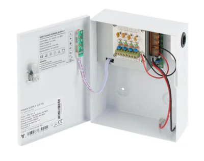 Sursa cu backup, 4 canale, comutatie, Tensiune de intrare: 190-265Vca, 50-60Hz, Tensiune de iesire: 13.8Vcc ±2%, 3A, loc pentru acumulator 12V/7Ah( nu este inclus), Protectie la scurtcircuit, supratensiune sau suprasarcina prin termistoare PTC, separ