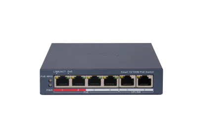 Switch PoE Hikvision DS-3E1106P-EI: 4 × 10/100 Mbps PoE port,2 × 10/100 Mbps RJ45 port, 4 porturi PoE maxim 30W, buget PoE 60W, tensiune alimentare 65 W, dimensiuni: 121.1 mm × 27.6 mm × 83.1 mm, greutate: 0.270kg, montare pe birou sau pe perete.