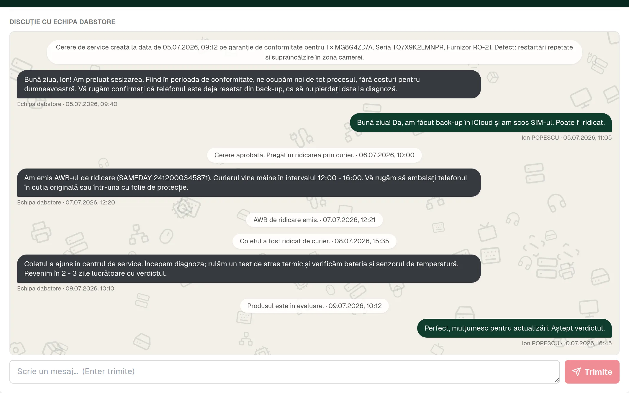 Firul de discuție dintr-un dosar de service, cu mesaje între client și echipa dabstore și marcaje de schimbare a statusului